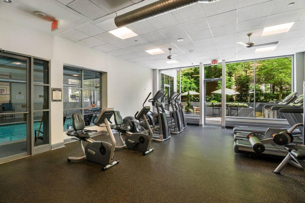 Unique Apartment In A Great Pentagon City Location 알링턴 외부 사진